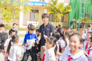 Epson Việt Nam đã kết hợp cùng với dự án “Phòng Tin Học Cho Em” thuộc hệ sinh thái “Nuôi Em”  triển khai chương trình “Sắc Màu Yêu Thương” tại tỉnh Đắk Lắk,